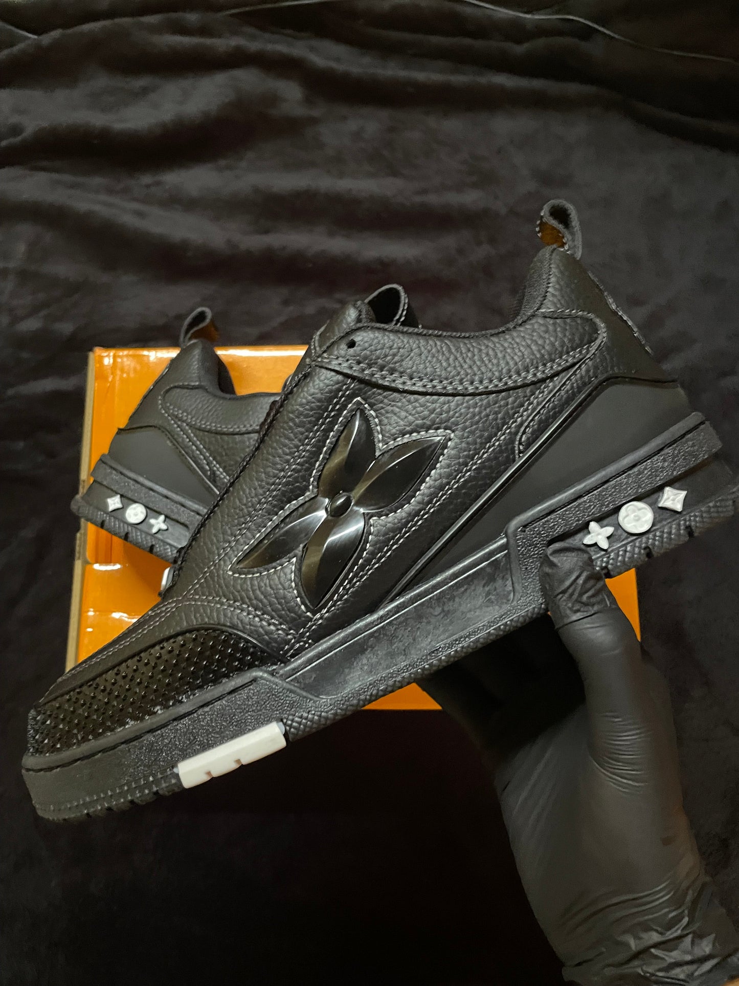 LOUIS VUITTON SKATE ALL BLACK