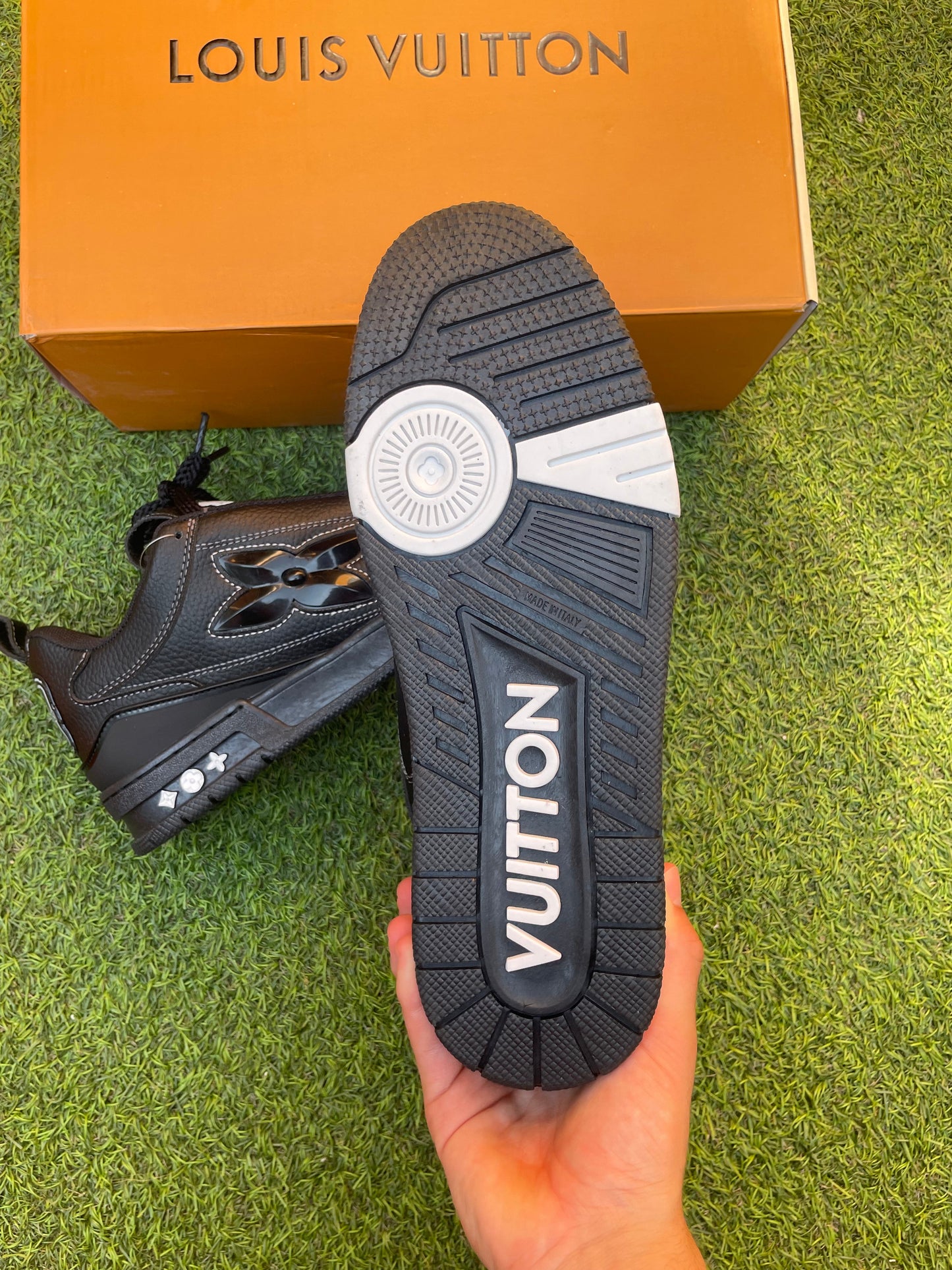 LOUIS VUITTON SKATE ALL BLACK