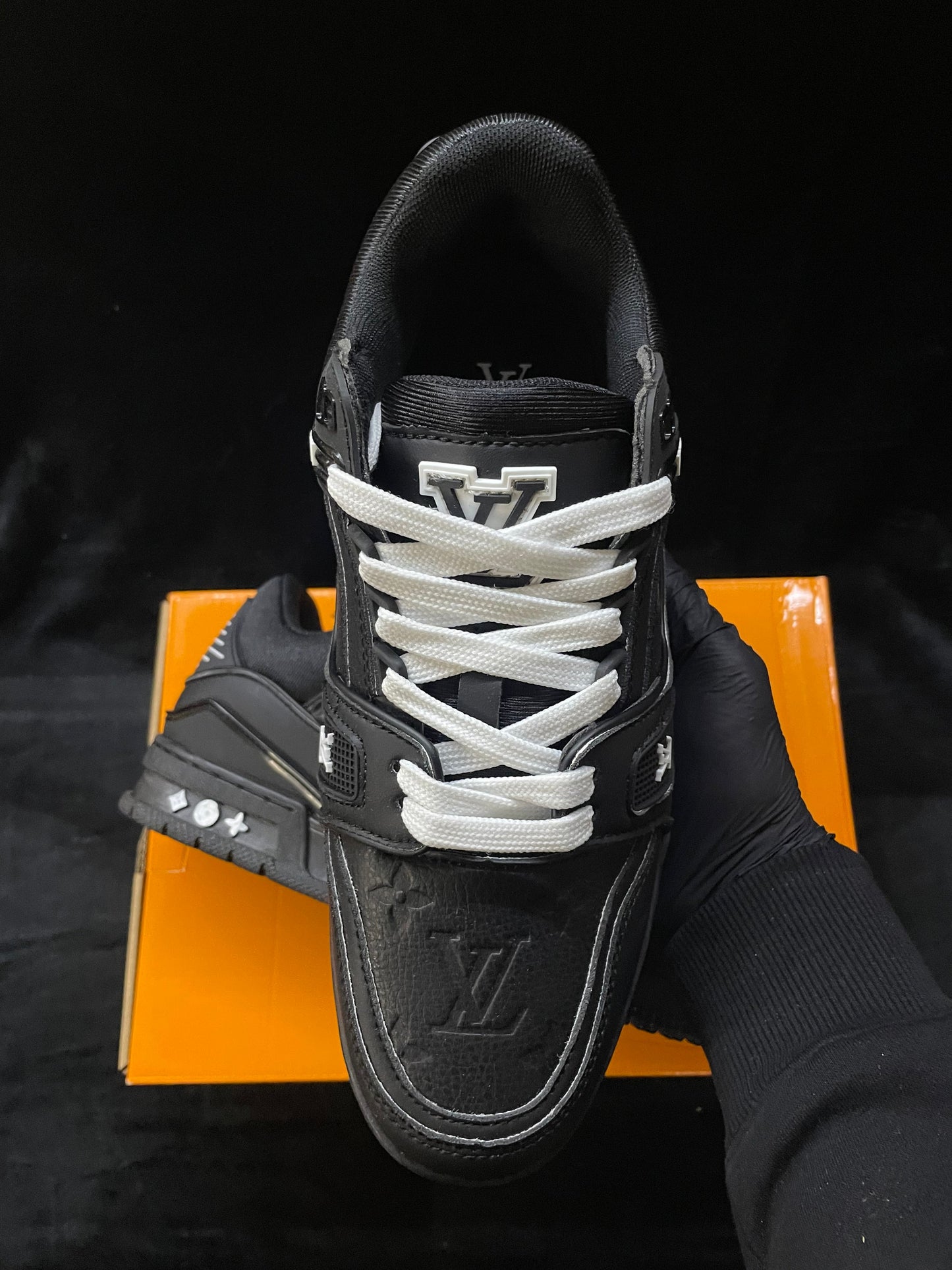 LOUIS VUITTON TRAINER NEGRAS