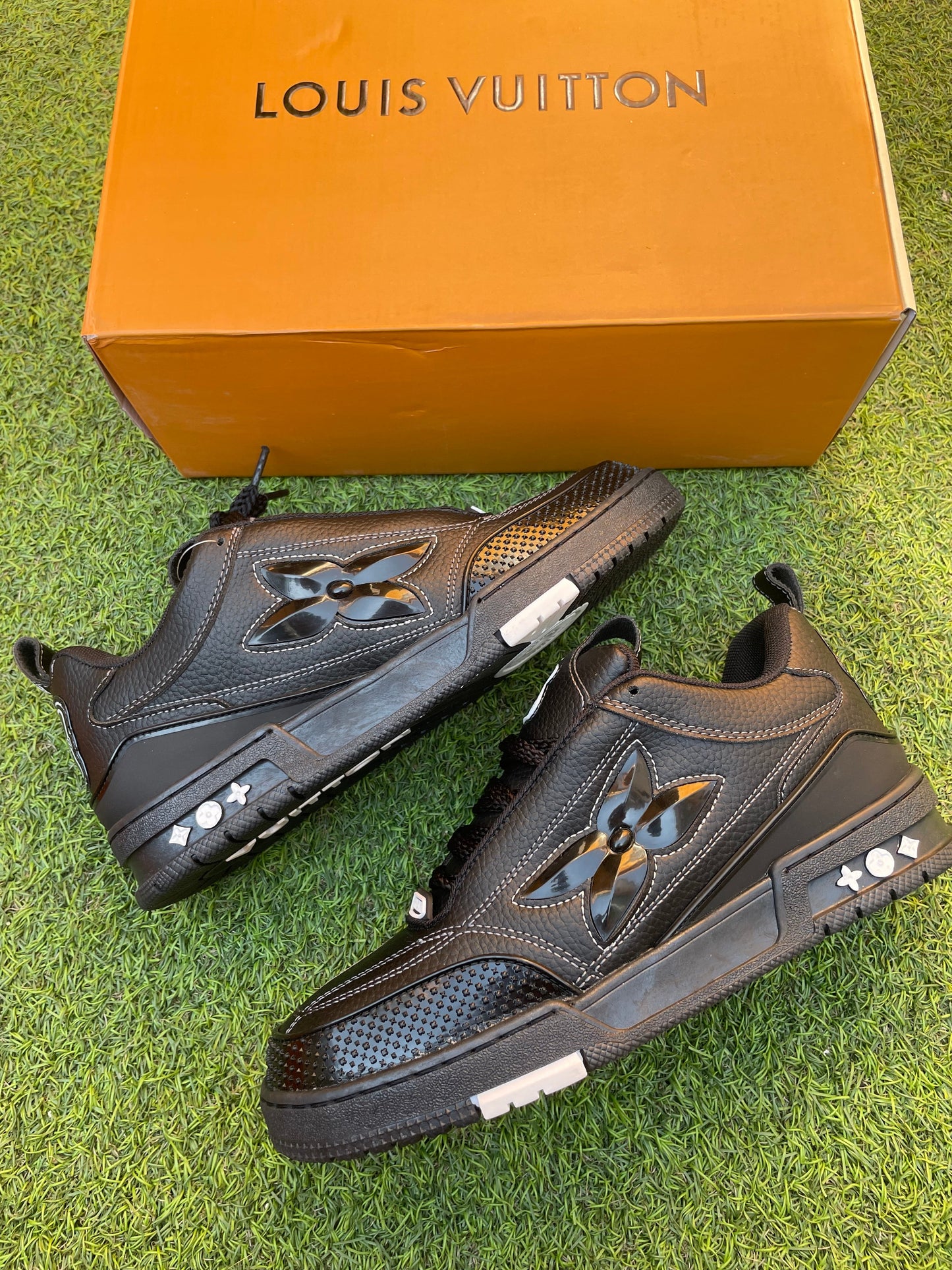 LOUIS VUITTON SKATE ALL BLACK
